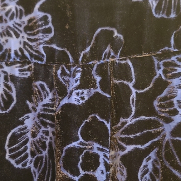 Torrid Black and Blue Floral Velvet Blouse - Picture 8 of 10